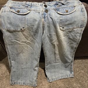 🫶Stylish Light Blue Women's Capri Jeans by NoFuze